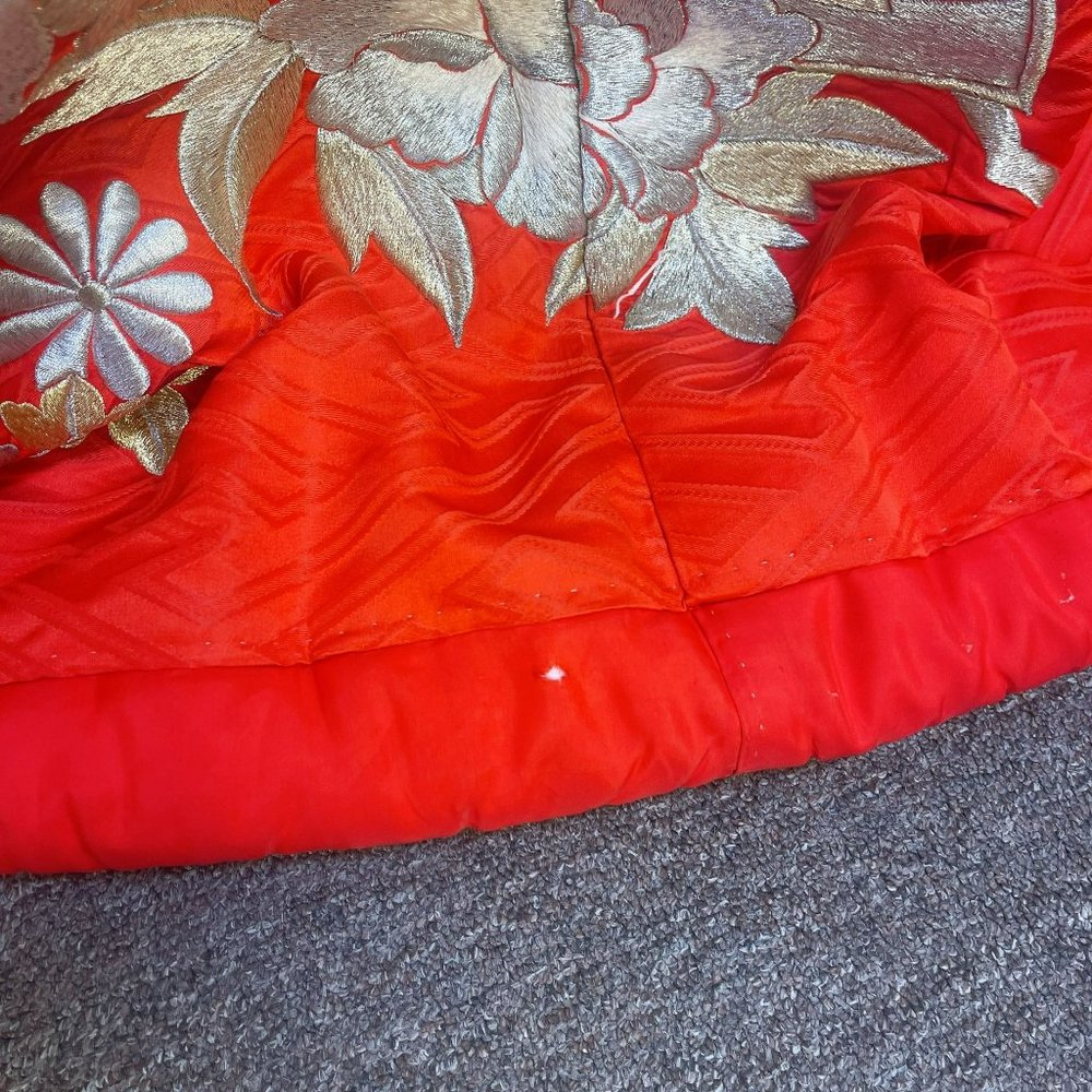 Uchikake Rare Japanese Wedding Red Silk Gold Silver Thread Embroidery Kimono - Picture 10 of 12